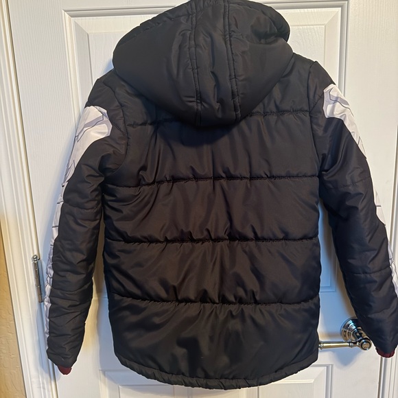 Marvel Boys Black Red Puffer Avengers Hooded Coat Size 10/12 - Picture 2 of 4
